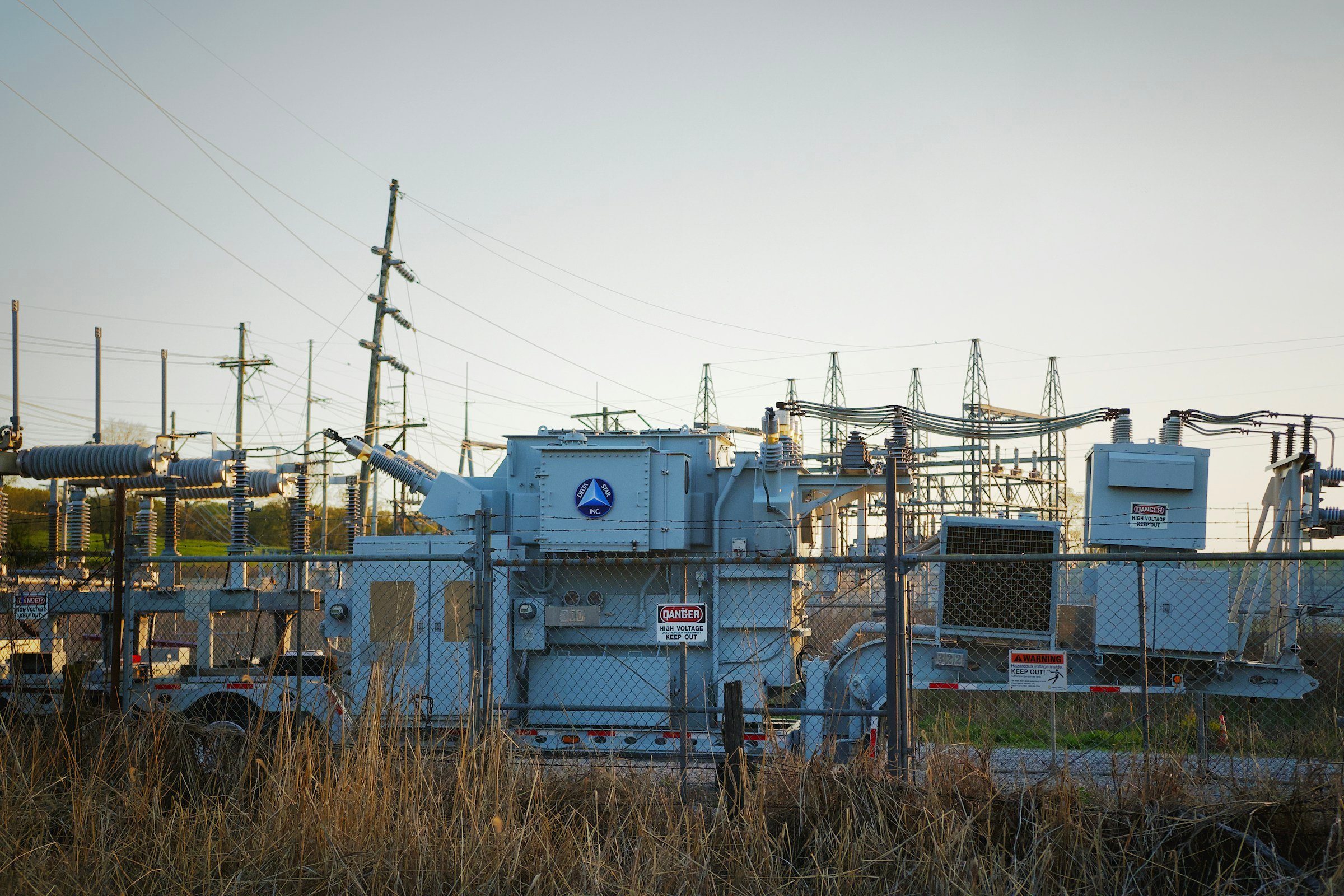 Schneider maps 800 VDC arc-flash risk