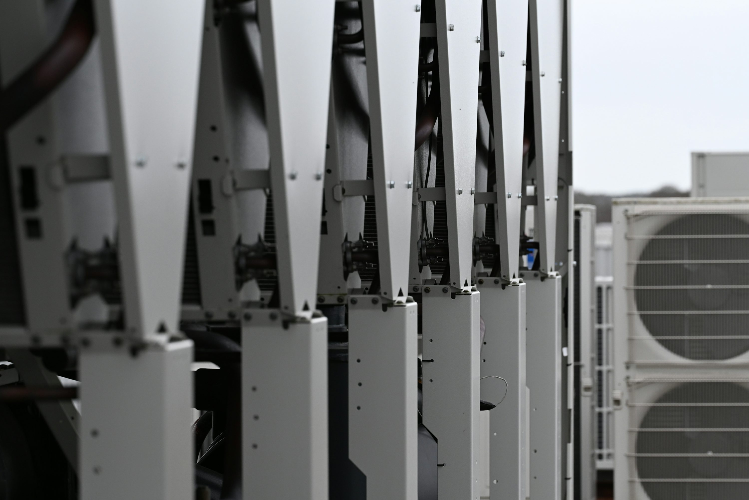 Trane tests 800V DC chiller